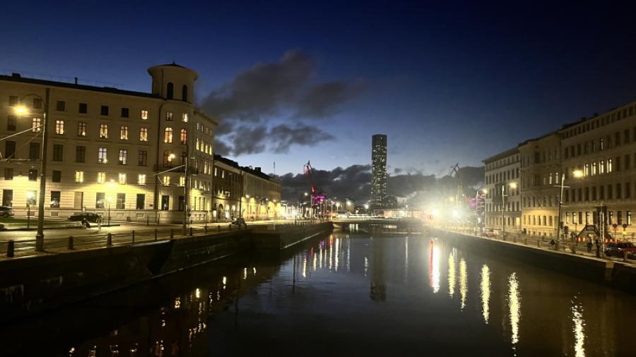 Stora Hamnkanalen precis utanför föreningens port